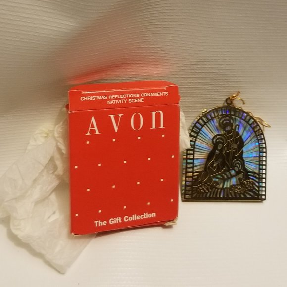 Dazzling vintage Avon Nativity Reflections ornament - Picture 2 of 11